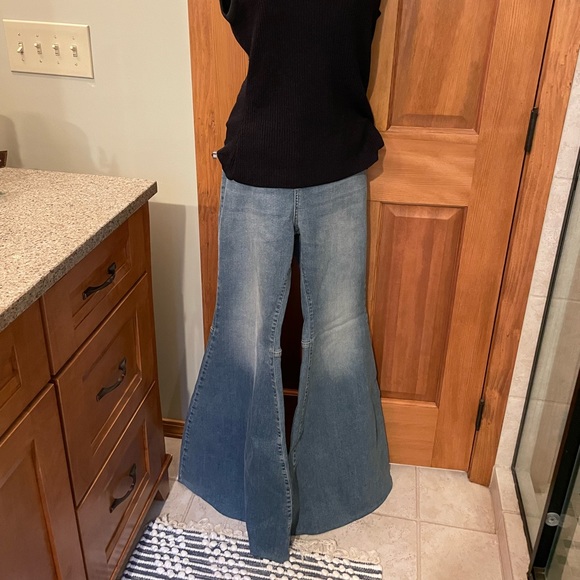 Free People NWT Just Float on Flare denim jeans. - Picture 2 of 4